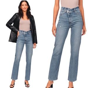 Abercrombie & Fitch Ultra High Rise 90s Straight Jean